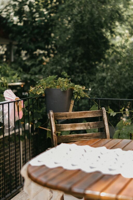 Jak urządzić balkon do odpoczynku w ciepłe dni